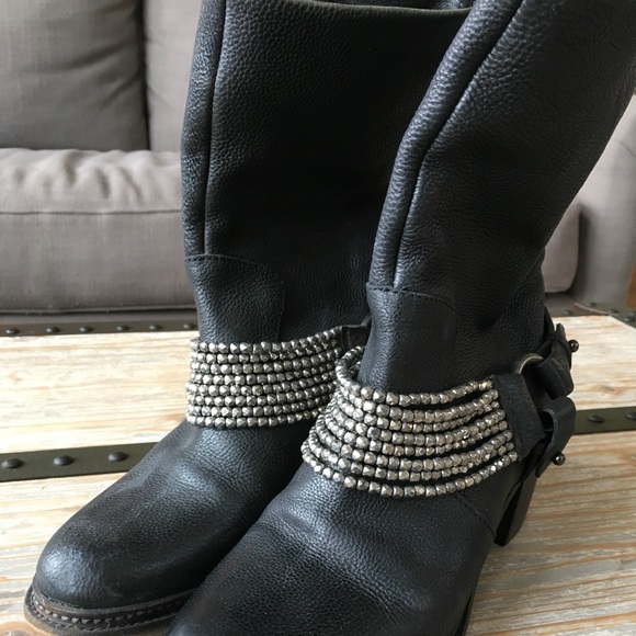Vera Wang Leather Boots - 8 - Picture 2 of 2